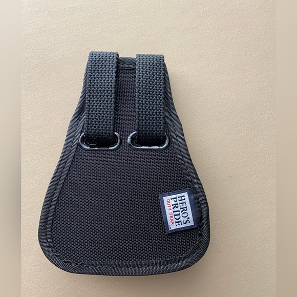 NWOT- 2 ring key holder, attaches to belt - Picture 2 of 5